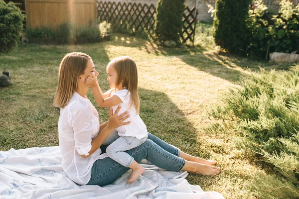 Side View Family Resting Cloth Ground Together Backyard — Stock Photo, Image