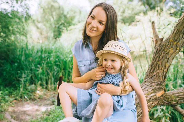 Smiling Mother Adorable Daughter Spending Time Together Nature — Stock Photo, Image