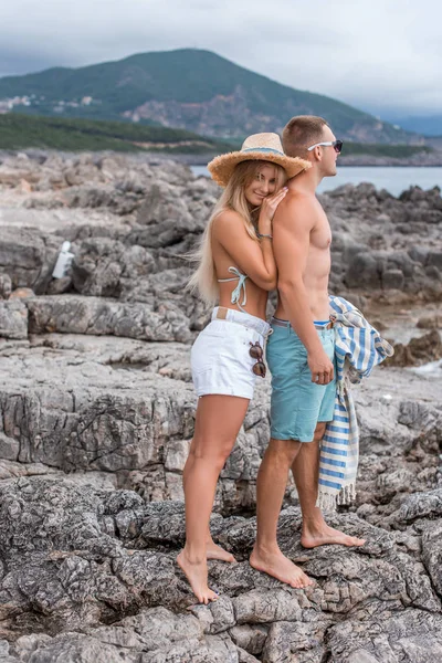 Cheerful Girlfriend Boyfriend Standing Together Rocky Beach Montenegro — Free Stock Photo