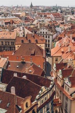 güzel eski binalar ve Prag, Çek Cumhuriyeti rooftops havadan görünümü