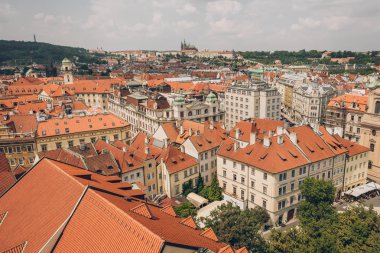 güzel Prag eski şehir cityscape antik mimariye sahip havadan görünümü