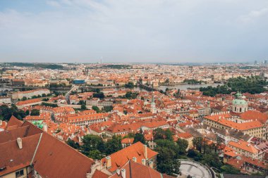 Prag cityscape güzel mimarisi, Charles Köprüsü ve Wenceslas havadan görünümü