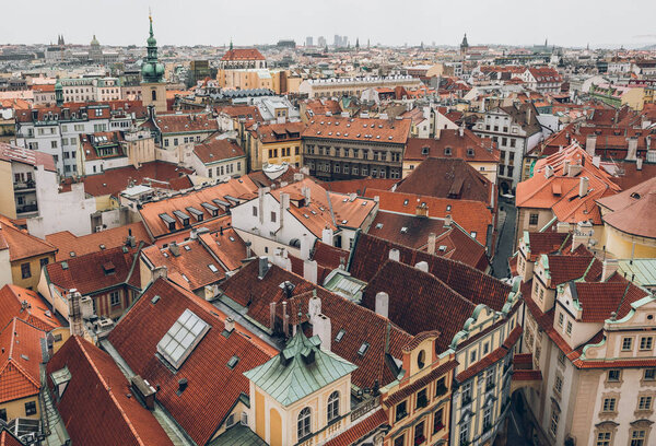 воздушный вид на красивый старый город городской пейзаж, Прага, Чешская республика
