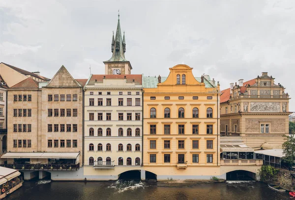 Schöne Häuser Und Moldau Prag Tschechische Republik — Stockfoto