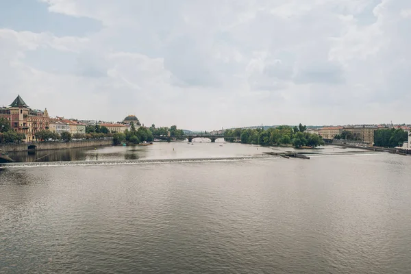 Красивая Река Влтава Здания Праге Чешская Республика — стоковое фото