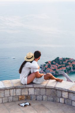 kaç sarılma ve seyir vasıl Adası, Sveti Stefan Adriyatik Denizi'nde, Budva, Karadağ 