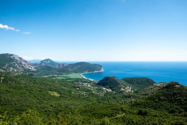 Hava görünümünde Budva rivier Karadağ