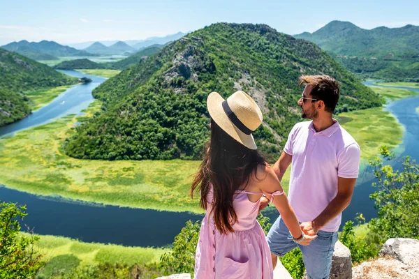 Couple Pink Clothes Holding Hands Looking Crnojevica River Montenegro — Stock Photo, Image