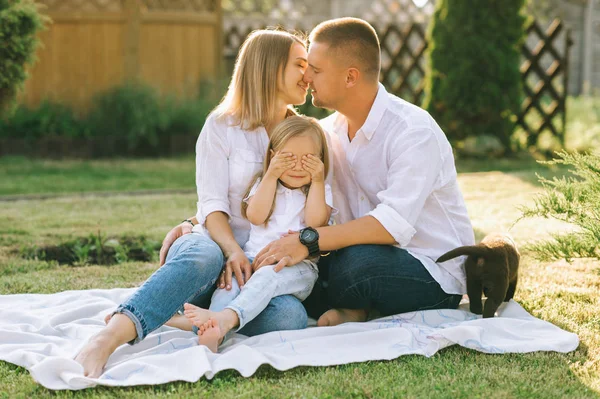 Kissing — Stock Photo