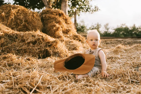 Niño pequeño. - foto de stock