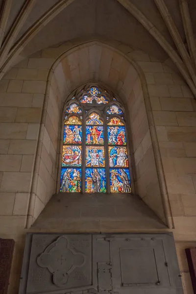 PRAGUE, CZECH REPUBLIC - JULY 23, 2018: stained glass window inside st vitus cathedral in prague, czech republic — Stock Photo