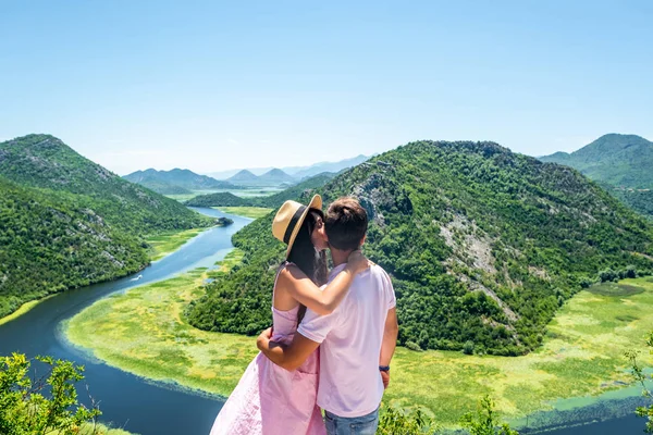 Girlfriend kissing boyfriend near Crnojevica River (Rijeka Crnojevica) in Montenegro — Stock Photo