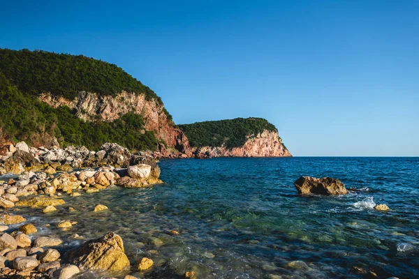 Coastline of adriatic sea in Budva, Montenegro — Stock Photo