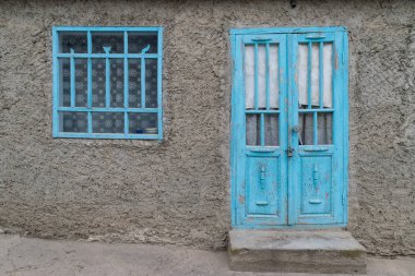 Geleneksel kil mavi pencere ve kapı Tocuz, Moldova ile ev esaslı