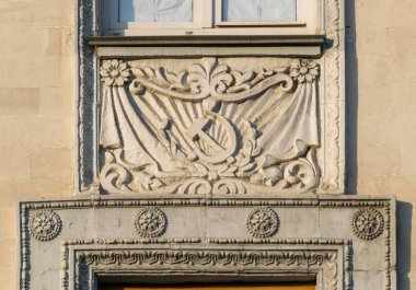 Eski komünist yıldız, çekiç, Kişinev, Moldova eski bir bina Orak ve defne çelengi