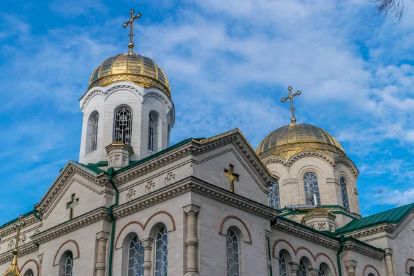 Uma vista para a Igreja da Transfiguração, uma igreja ortodoxa no centro de Chisinau, República da Moldávia — Fotografia de Stock