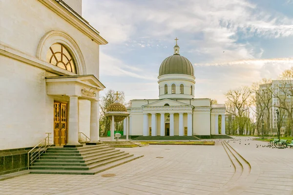 Metropolitan Cathedral Födelsekyrkan Herrens Huvudkatedralen i den moldaviska ortodoxa kyrkan i centrala Chişinău, Moldavien — Stockfoto