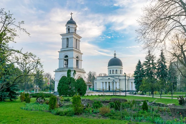 Metropolitan Cathedral Födelsekyrkan Herrens Huvudkatedralen i den moldaviska ortodoxa kyrkan i centrala Chişinău, Moldavien — Stockfoto