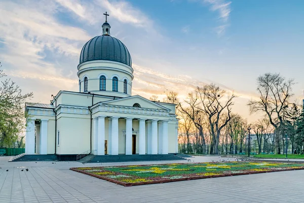 Metropolitan Cathedral Födelsekyrkan Herrens Huvudkatedralen i den moldaviska ortodoxa kyrkan i centrala Chişinău, Moldavien — Stockfoto