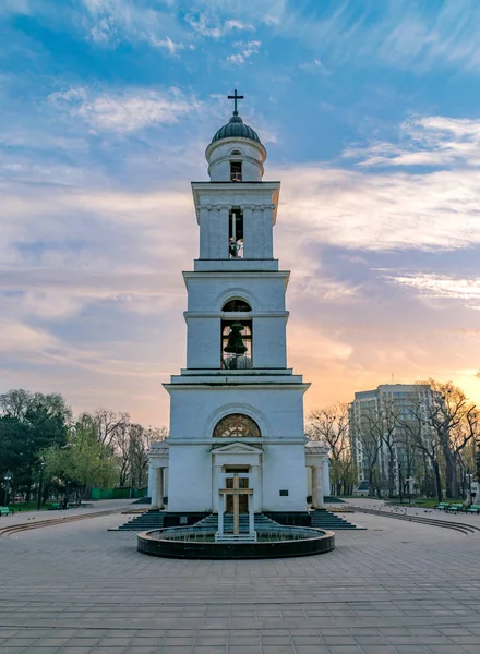 Metropolitan Cathedral Födelsekyrkan Herrens Huvudkatedralen i den moldaviska ortodoxa kyrkan i centrala Chişinău, Moldavien. — Stockfoto