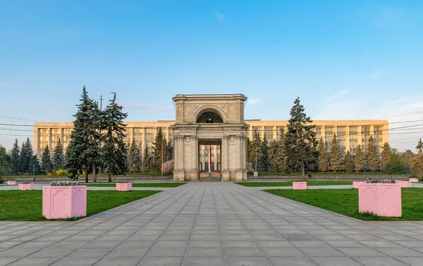 Der Triumphbogen in chisinau, Republik Moldau — Stockfoto