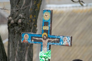 Tocuz, Moldova-16 Nisan, 2018: geleneksel çapraz ölü Memorial Paskalya sırasında kutluyor mezarlığı