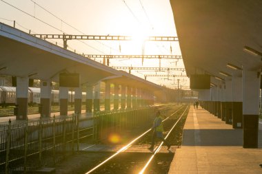 Cluj-Napoca, Romanya - 11 Ağustos 2018: Cluj Napoca tren istasyonu, Romanya 'nın Cluj-Napoca kentinde sabah saatlerinde