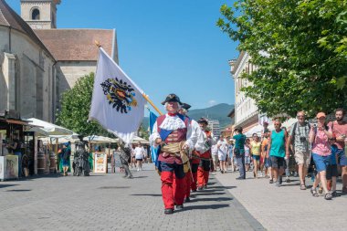 Alba Iulia, Romanya - 11 Ağustos 2018: Guard töreni Kalesi Alba-Carolina Alba Iulia, Romanya'da değiştirme