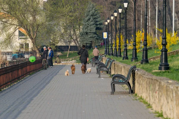 CHISINAU, MOLDOVA - 14 DE ABRIL DE 2018: Valea Morilor Park en un día soleado en Chisinau, República de Moldavia —  Fotos de Stock