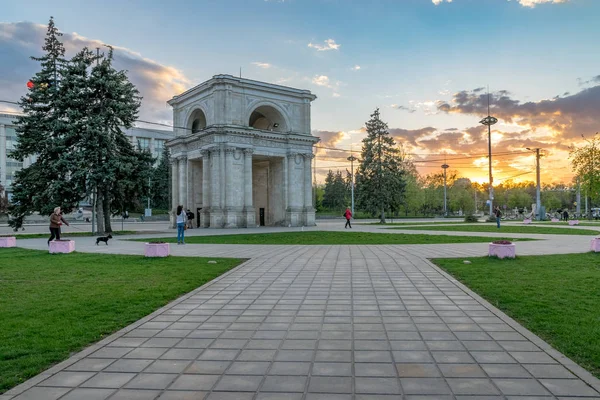 Kişinev, Moldova - 19 Nisan 2018: Zafer takı Chisinau, Moldova Cumhuriyeti