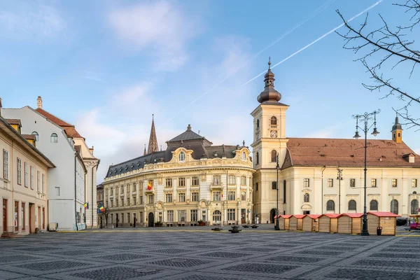 Vista para a Praça Grande em Sibiu, durante a abertura da Feira de Páscoa — Fotografia de Stock