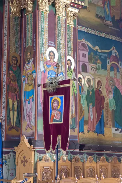 REGIÃO TRANSILVÂNIA, ROMÉNIA - JULHO 2, 2017: Um interior de uma igreja ortodoxa — Fotografia de Stock