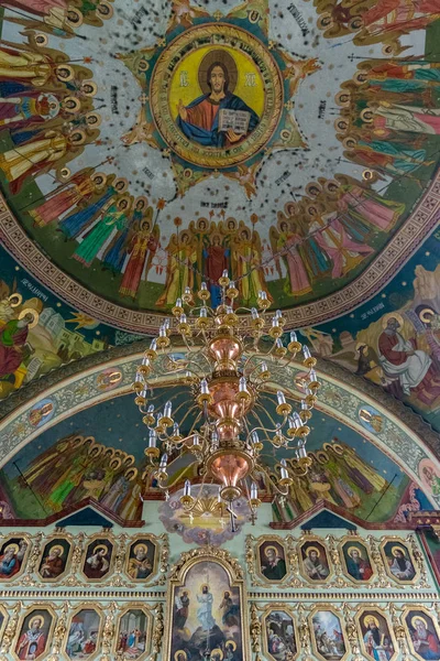 Ένα εσωτερικό του μια ορθόδοξη εκκλησία, με τοιχογραφίες — Φωτογραφία Αρχείου