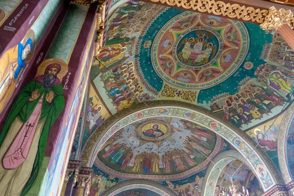 TRANSYLVANIA REGION, ROMANIA - JULY 2, 2017: An interior of a orthodox church, with murals. — Stock Photo, Image