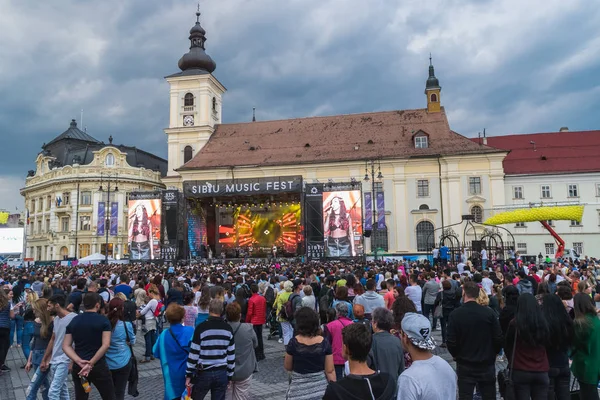 Sibiu, Romanya - 9 Eylül, 2017: thr büyük kare Sibiu, Romanya bir konser sırasında bir görünümünü