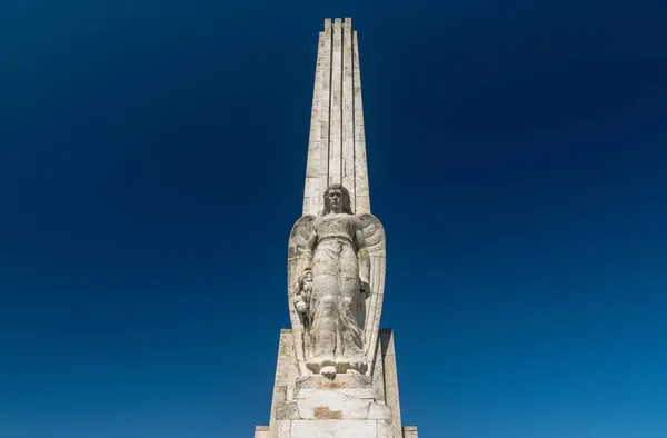 Horea, Closca y Obelisco Crisano en la Ciudadela Alba-Carolina en Alba Iulia, Rumania —  Fotos de Stock