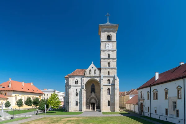 Cattedrale romano-cattolica San Michele all'interno della Cittadella Alba-Carolina ad Alba Iulia, Romania — Foto Stock
