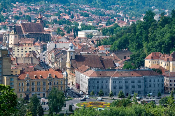 Brasov, Rumunsko - 19 červen, 2018: Brašova při pohledu z Brasov pevnosti v Rumunsku — Stock fotografie