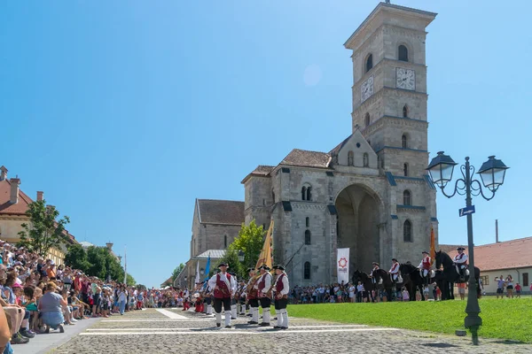 ALBA IULIA, ROMANIA - 11 AUGUST 2018: Changing of the Guard ceremony at the Citadel Alba-Carolina in Alba Iulia, Romania — Stock Photo, Image