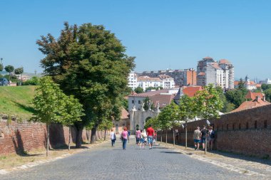 Alba Iulia, Romanya - 11 Ağustos 2018: 2 kapı kale Alba-Carolina Alba Iulia, Romanya