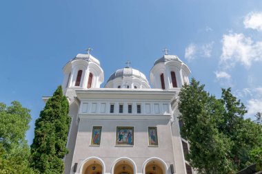 Bir yaz gününde güzel Kilisesi Brasov, Romanya