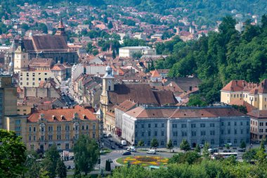 Brasov, Romanya - 19 Haziran, 2018: Brasov şehir görüntülendi Romanya Brasov kale üzerinden