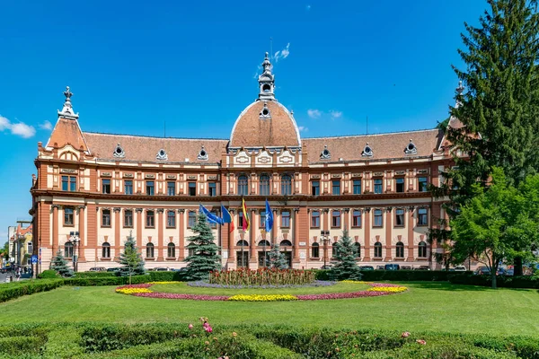 Державний уряд офісної будівлі в Брашов, Румунія — стокове фото