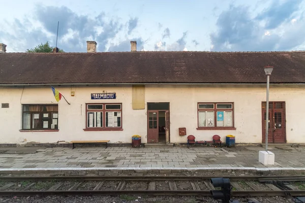 TALMACIU, ROMANIA - 19 JUNE, 2018: Talmaciu railway station in Romania — Stock Photo, Image