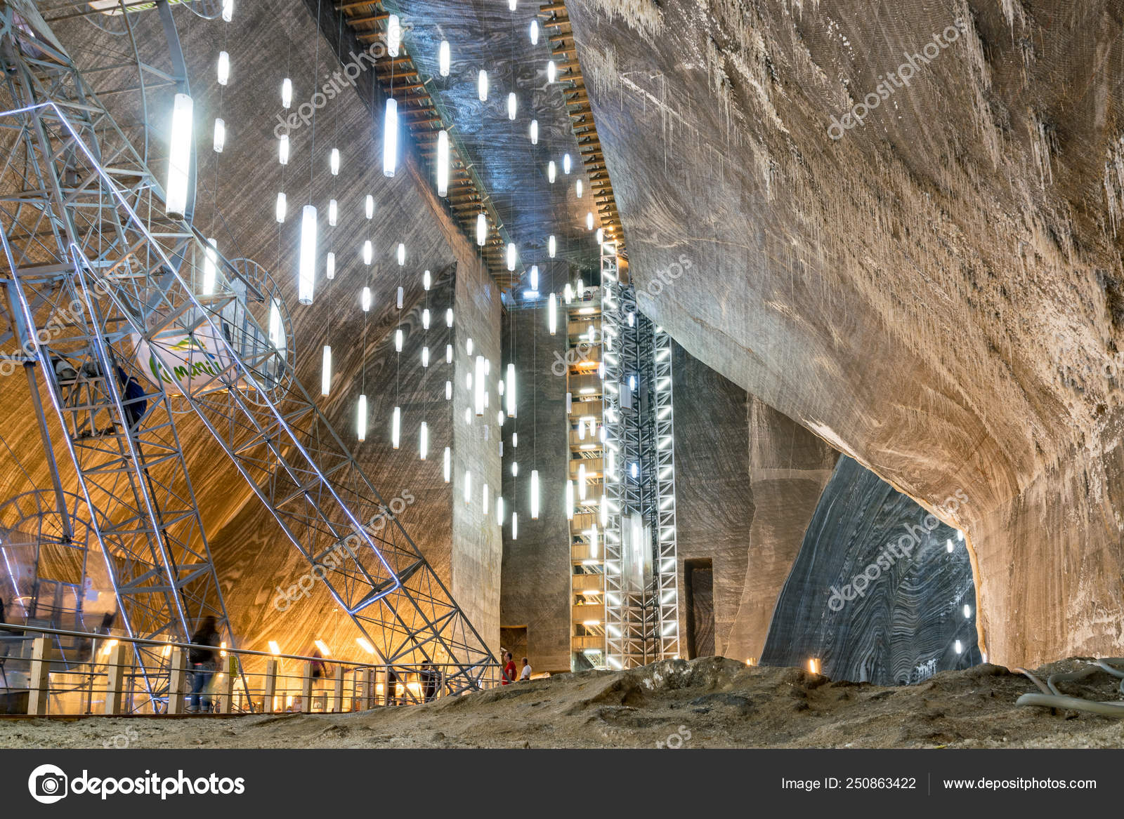 Salina De Turda Rumania 04 De Agosto De 2018 El Salon Principal Rudolf En La Salina Turda Mina De Sal En Rumania Clasificada Entre Las 25 Joyas Ocultas En El Mundo