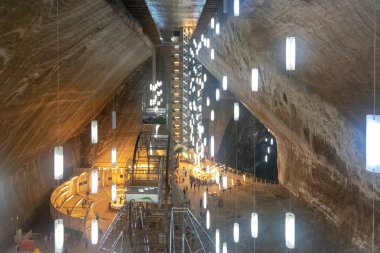 Salina Turda, Romanya - 4 Ağustos 2018: Ana salona, Rudolf Salina Turda benimki Romanya, trek olan 25 gizli mücevherler dünya çapında arasında yer benim, tuz
