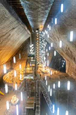 Salina Turda, Romanya - 4 Ağustos 2018: Ana salona, Rudolf Salina Turda benimki Romanya, trek olan 25 gizli mücevherler dünya çapında arasında yer benim, tuz