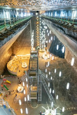 Salina Turda, Romanya - 4 Ağustos 2018: Ana salona, Rudolf Salina Turda benimki Romanya, trek olan 25 gizli mücevherler dünya çapında arasında yer benim, tuz