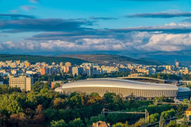 Cluj Arena stadyum Clu mavi gökyüzünde güneşli bir gün