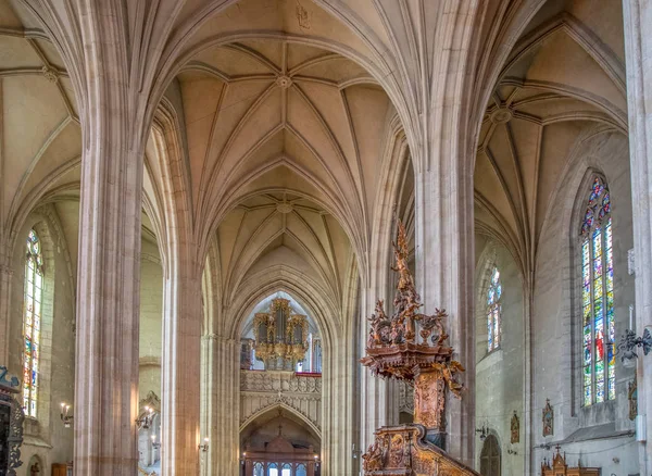 CLUJ-NAPOCA, ROMÉNIA - 24 DE MARÇO DE 2018: Dentro da Igreja de São Miguel em Cluj Napoca, Romênia . — Fotografia de Stock